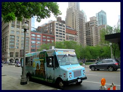 S Michigan Avenue 061 - donut truck at Grant Park